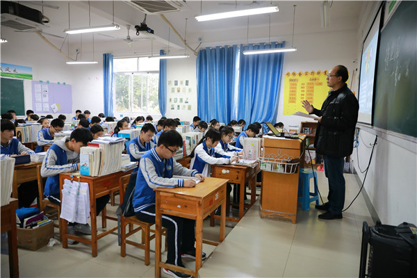 武鸣区锣圩高中莅临我校开展教研活动